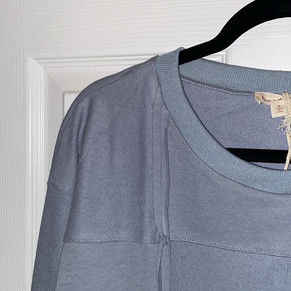 Hem & Thread Crew Neck Pullover Sweater - Picture 3 of 7